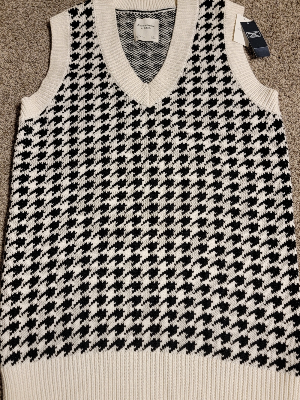 Abercrombie & Fitch Women's Black and White Houndstooth Knit Sweater Vest